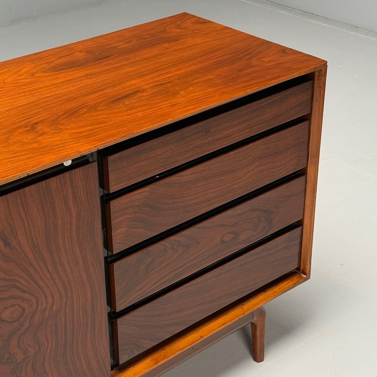 American Mid-Century Modern, Dresser, Rosewood, Walnut, United States, 1950s