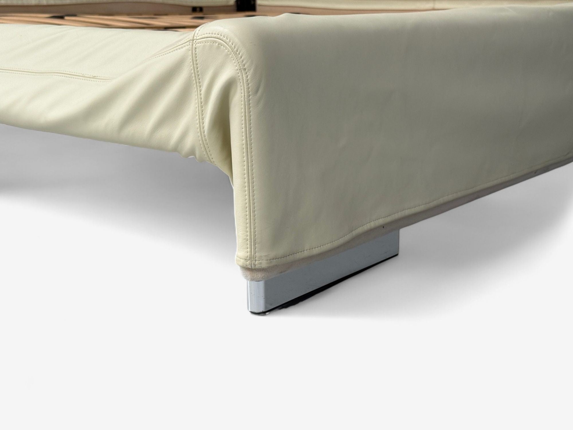 Molteni & C., Cream Leather, Chrome, King Size Bedframe, Italy, 21st C.
