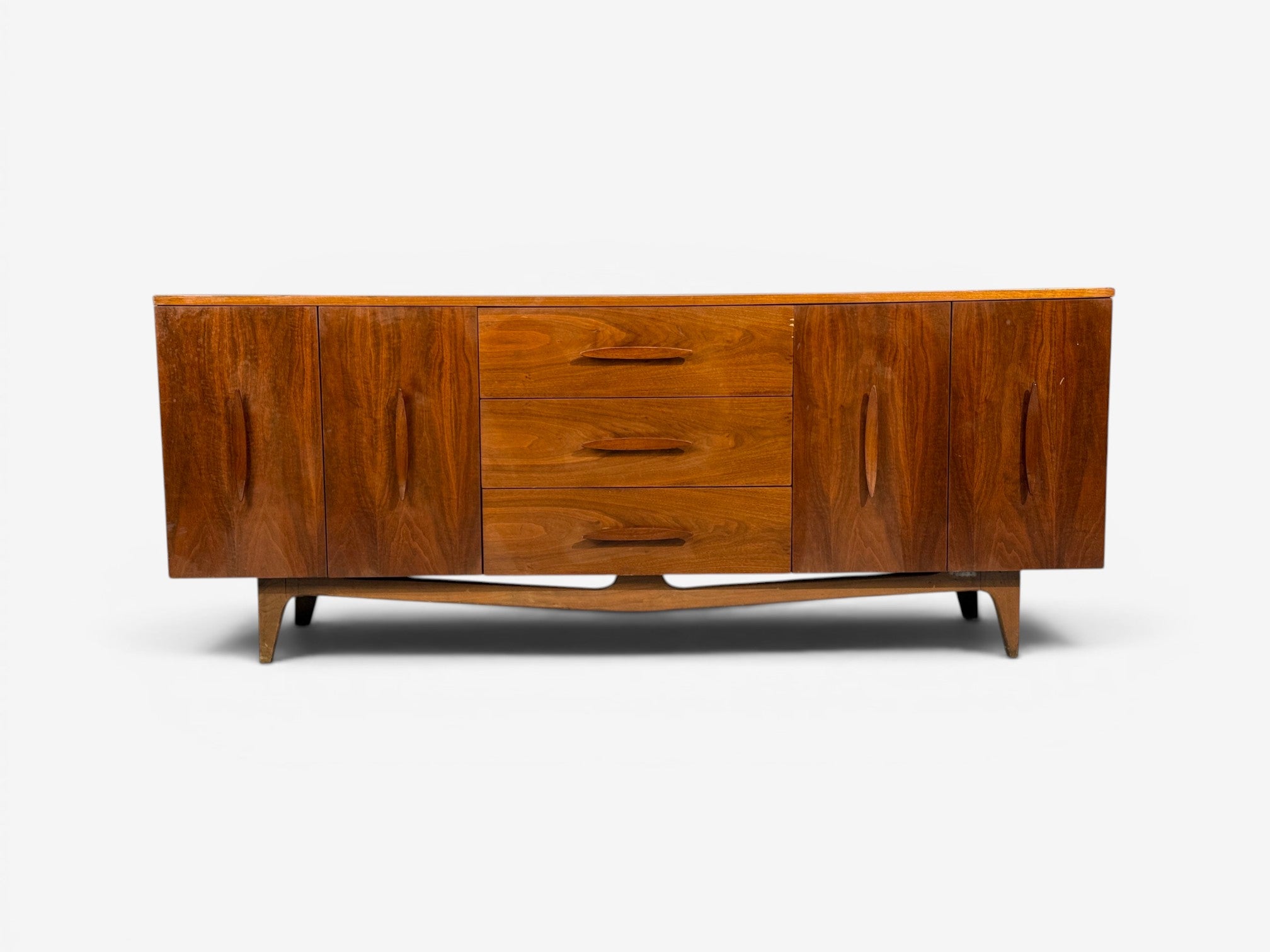 Young Manufacturing, Standard Dreser, Walnut, USA, 1960s
