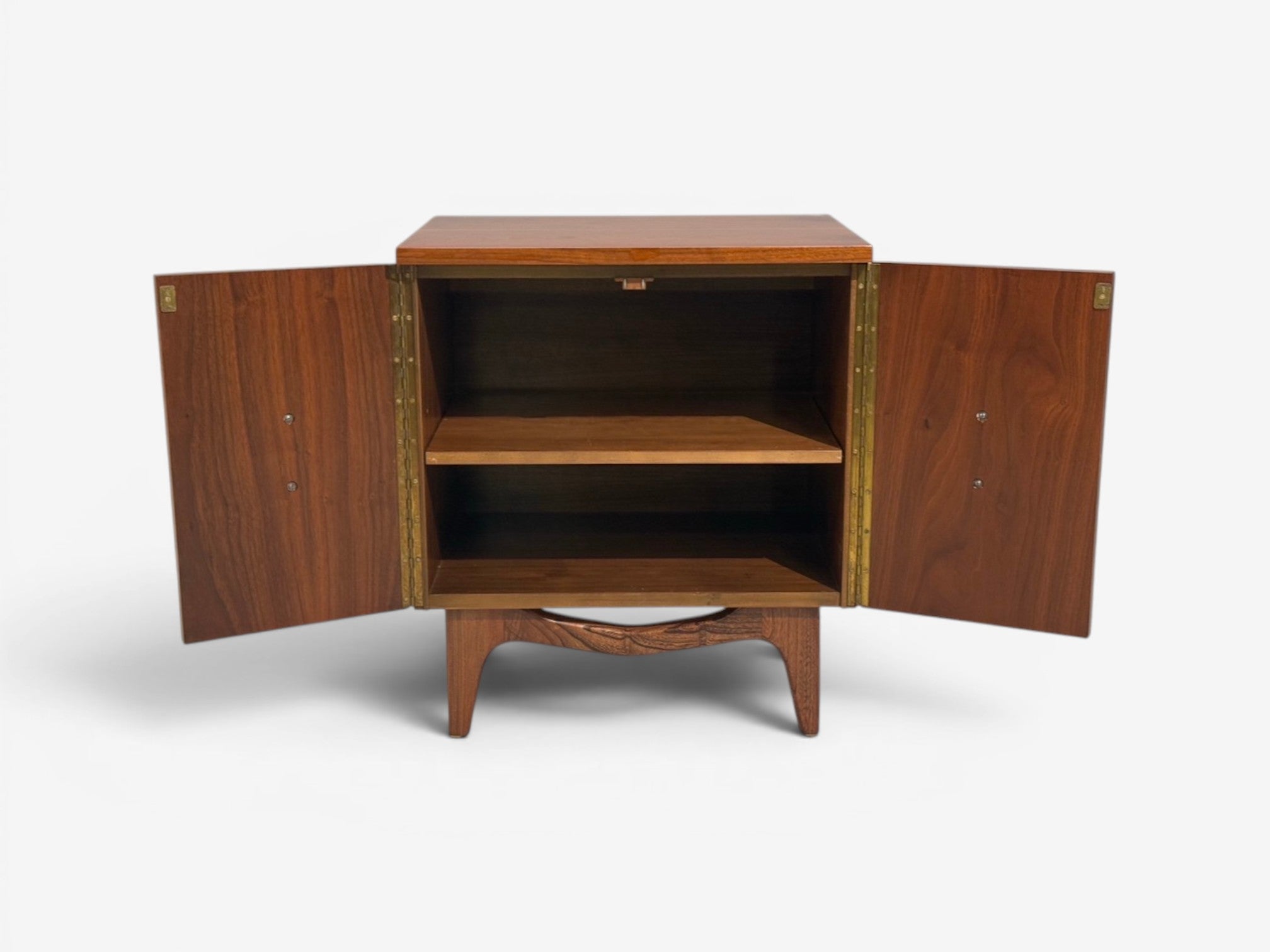 Young Manufacturing, Modern Nightstands, Walnut, USA, 1960s