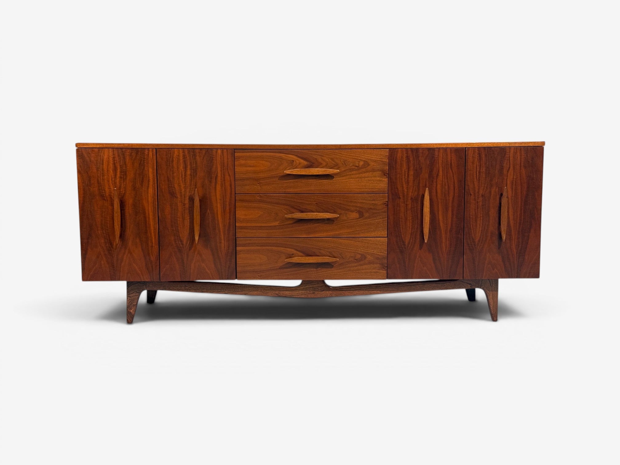 Young Manufacturing, Standard Dreser, Walnut, USA, 1960s