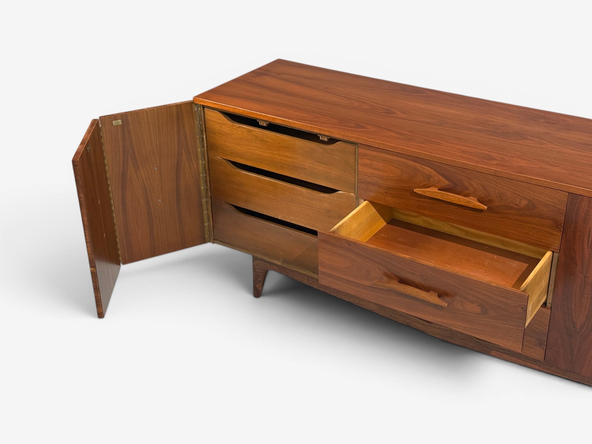 Young Manufacturing, Standard Dreser, Walnut, USA, 1960s
