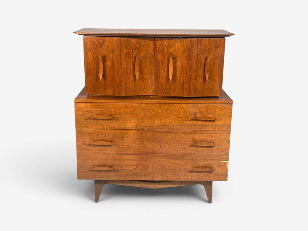 Young Manufacturing, Highboy Dreser, Walnut, USA, 1960s