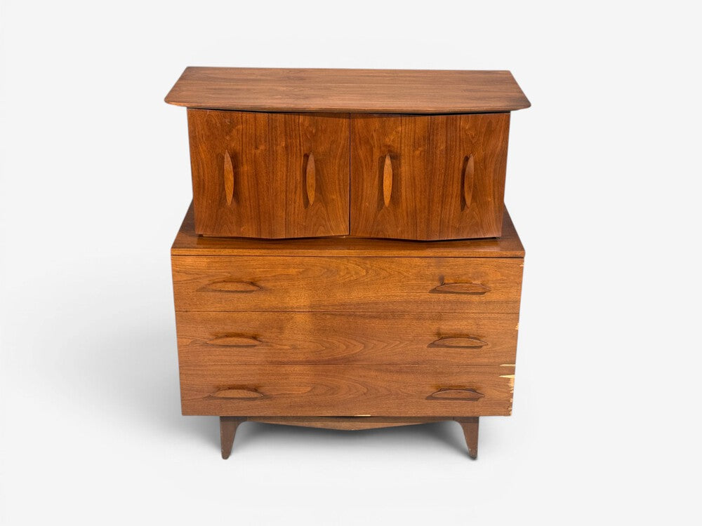 Young Manufacturing, Highboy Dreser, Walnut, USA, 1960s