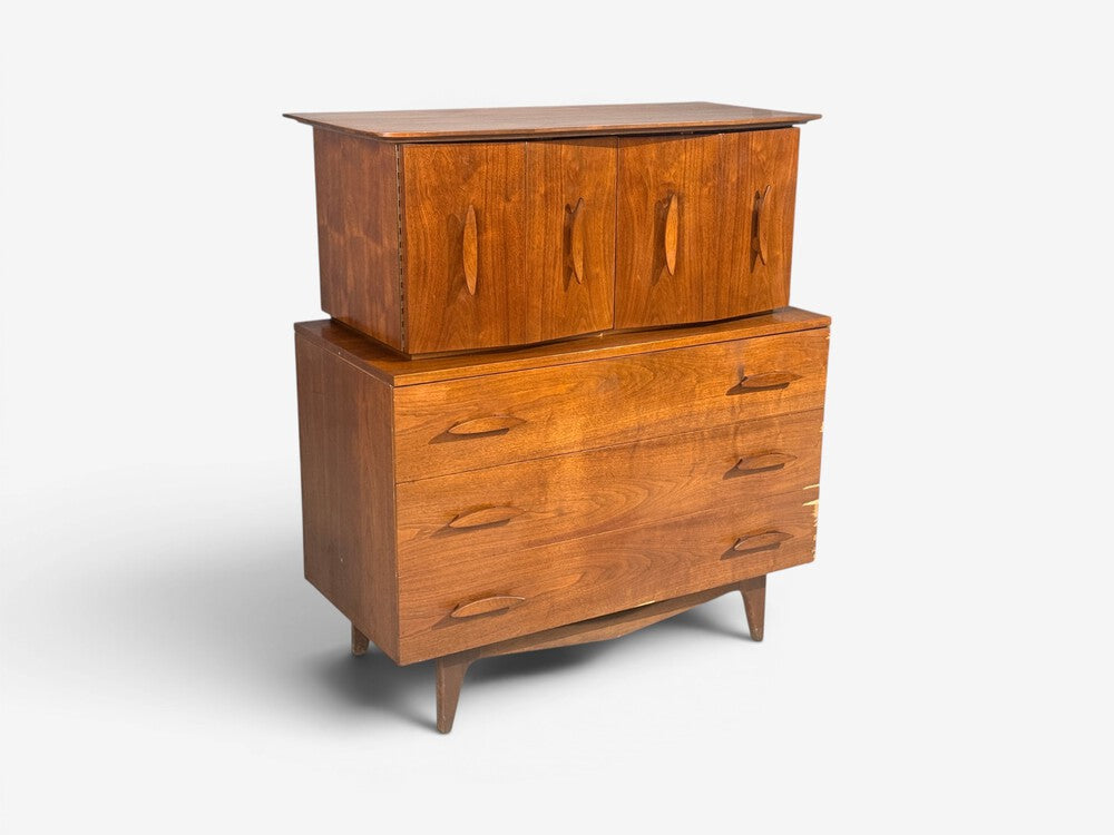 Young Manufacturing, Highboy Dreser, Walnut, USA, 1960s