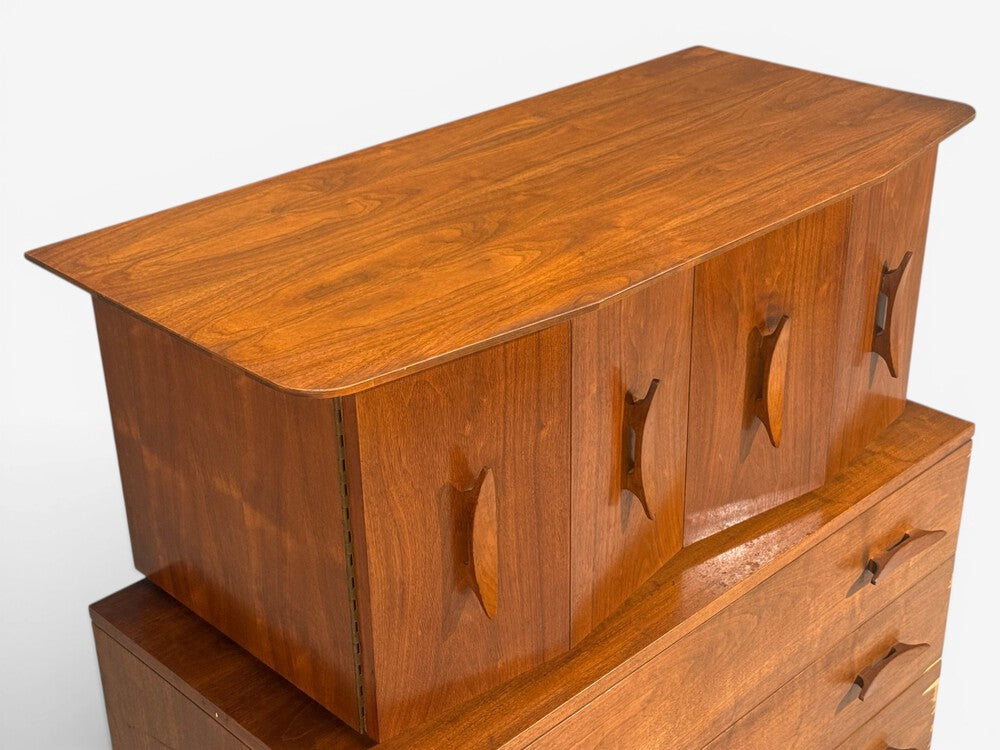 Young Manufacturing, Highboy Dreser, Walnut, USA, 1960s