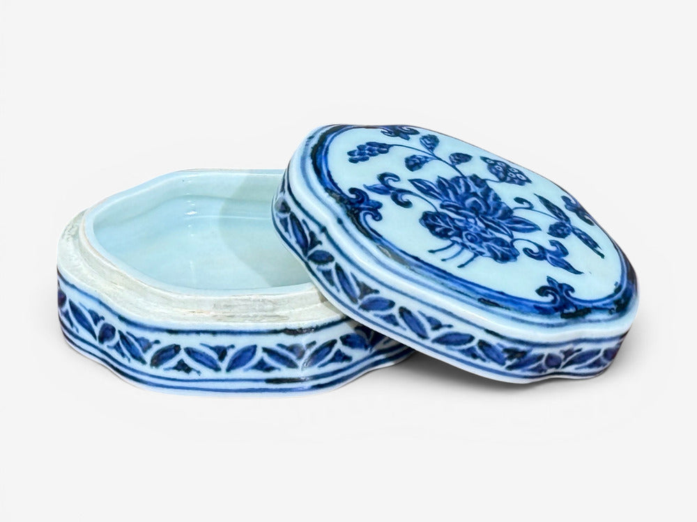Emperor Xuande Marked Diminutive Lidded Box, Blue and White Porcelain, China