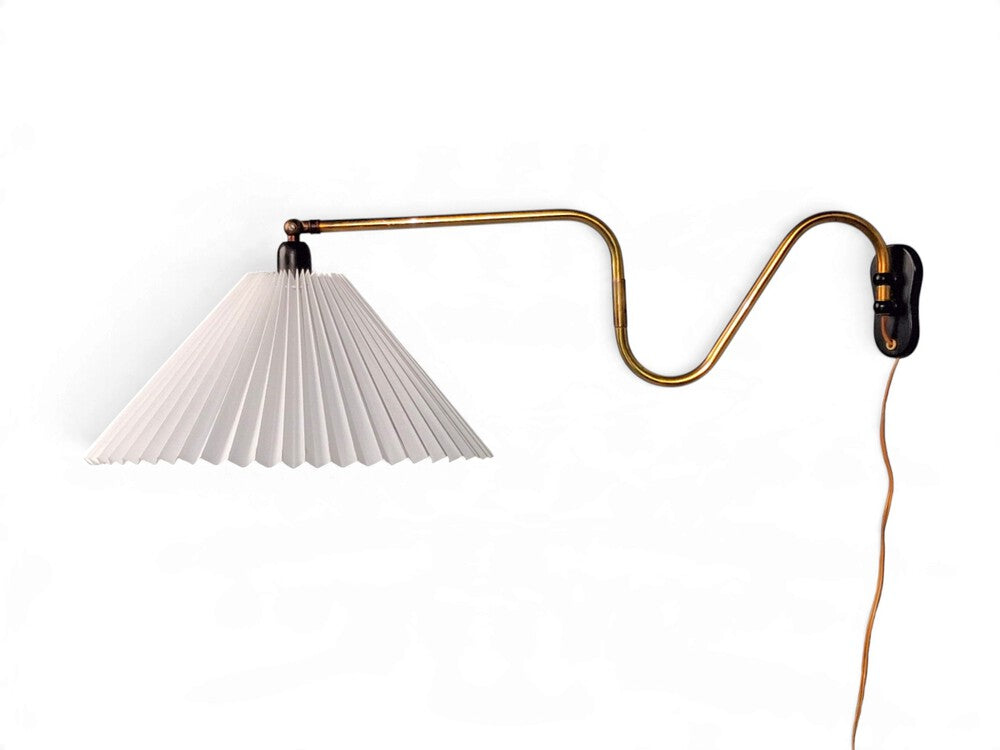 Voss Belysning, Articulating Wall Light, Paintated Brass, Metal, Denmark, 1950s