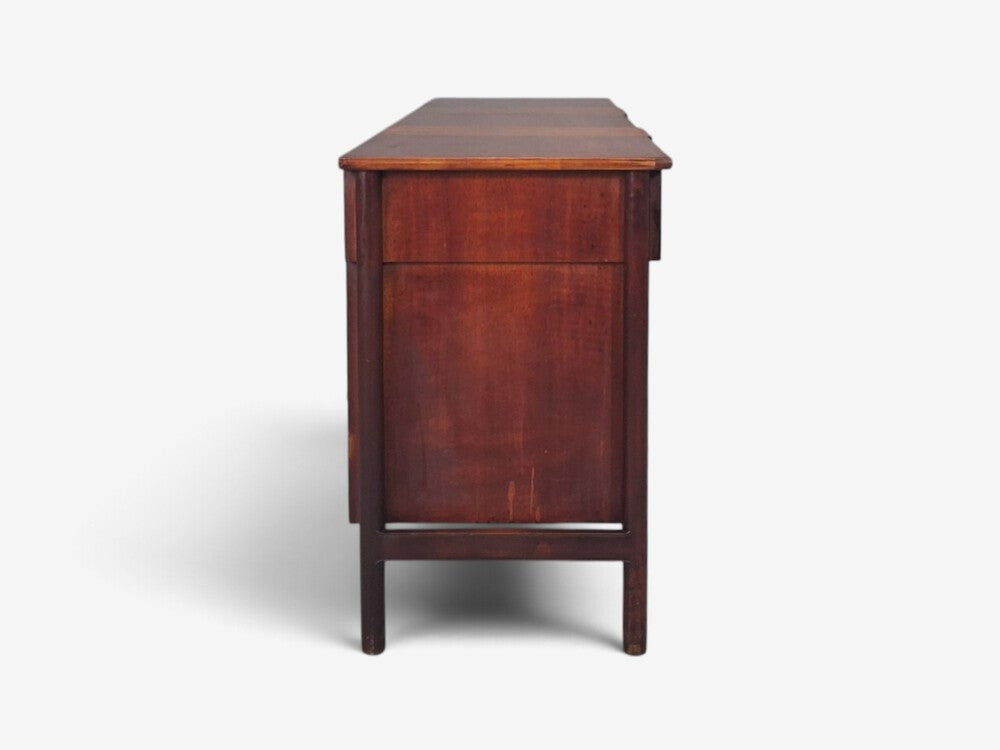 John Widdicomb, American Modern, Nine-Drawer Dresser, Walnut, Brass, USA, 1960s